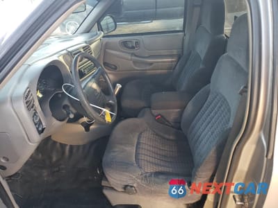 Zdjęcie 7 z 14 samochodu: 1998 CHEVROLET S TRUCK S10 VIN:1GCCS1441W8211356 - miniatura