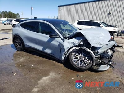 Czwarte zdjęcie samochodu z boku: 2024 FORD MUSTANG MACH-E PREMIUM VIN:3FMTK3R70RMA31568 - miniatura