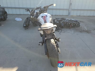 Czwarte zdjęcie samochodu z boku: 2009 YAMAHA FZ6 R VIN:JYARJ18E49A000354 - miniatura