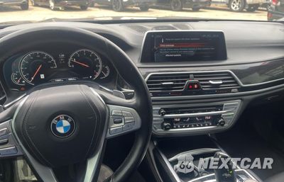 Zdjęcie 9 z 11 samochodu: 2016 BMW 750 XI VIN:WBA7F2C56GG417833 - miniatura