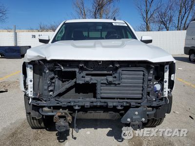 Piąte zdjęcie samochodu w środku: 2017 CHEVROLET SILVERADO K1500 LT VIN:1GCVKREC8HZ194226 - miniatura