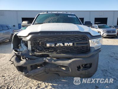 Piąte zdjęcie samochodu w środku: 2022 RAM 2500 TRADESMAN VIN:3C6UR5CJ5NG344412 - miniatura