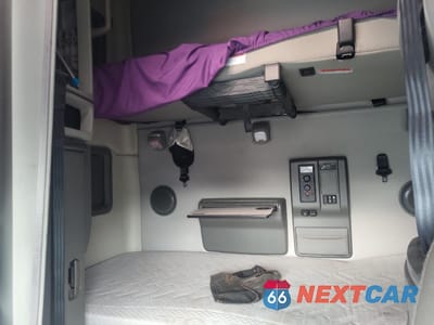 Zdjęcie 6 z 10 samochodu: 2023 VOLVO VN VNL VIN:4V4NC9EH4PN316972 - miniatura