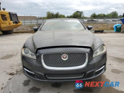 Piąte zdjęcie samochodu w środku: 2011 JAGUAR XJ VIN:SAJWA1CB3BLV17208 - miniatura