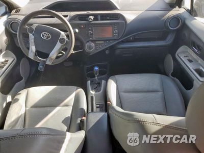 Zdjęcie 8 z 12 samochodu: 2012 TOYOTA PRIUS C VIN:JTDKDTB38C1010442 - miniatura