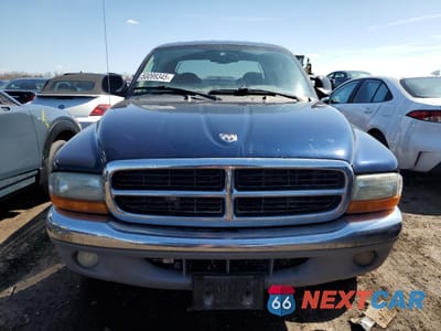 Piąte zdjęcie samochodu w środku: 2016 DODGE DAKOTA QUAD SLT VIN:1B7HL48N02S620632 - miniatura