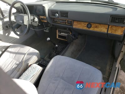 Zdjęcie 8 z 13 samochodu: 1986 TOYOTA 4RUNNER RN60 VIN:JT4RN62D6G0046230 - miniatura