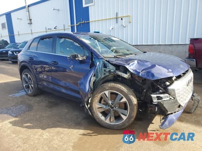 Czwarte zdjęcie samochodu z boku: 2023 AUDI Q4 E-TRON VIN:WA1G2AFZ0PP002198 - miniatura