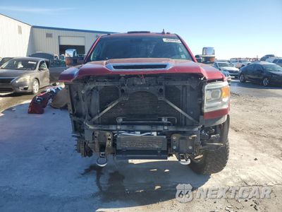Piąte zdjęcie samochodu w środku: 2018 GMC SIERRA K2500 DENALI VIN:1GT12UEY0JF265973 - miniatura