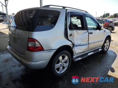 Trzecie zdjęcie samochodu z tyłu: 2000 MERCEDES-BENZ ML 320 VIN:4JGAB54E3YA200180 - miniatura