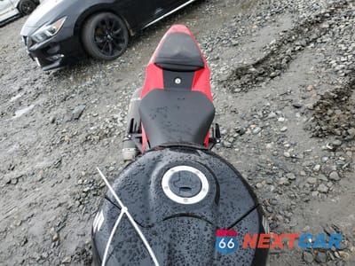 Piąte zdjęcie samochodu w środku: 2020 SUZUKI GSX-R1000 R VIN:JS1DM11H1L7100226 - miniatura