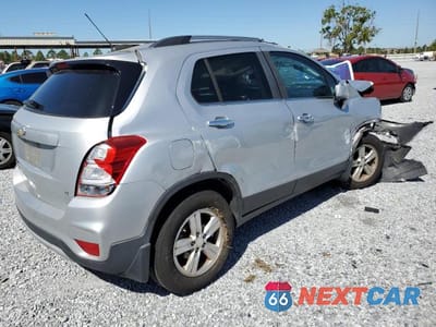 Trzecie zdjęcie samochodu z tyłu: 2018 CHEVROLET TRAX 1LT VIN:3GNCJPSBXJL357988 - miniatura