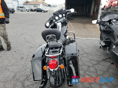 Czwarte zdjęcie samochodu z boku: 2008 HARLEY-DAVIDSON FLHX VIN:1HD1KB4158Y637183 - miniatura