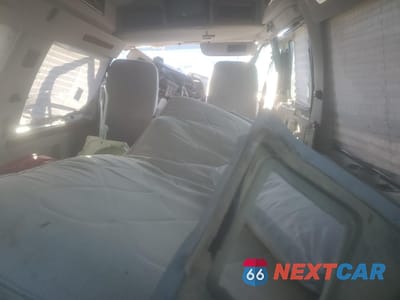 Zdjęcie 6 z 10 samochodu: 2000 FORD ECONOLINE E150 VAN VIN:1FDRE1425YHB64945 - miniatura