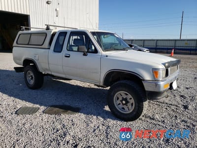 Czwarte zdjęcie samochodu z boku: 1994 TOYOTA PICKUP 1/2 TON EXTRA LONG WHEELBASE VIN:JT4VN13D8R5141636 - miniatura