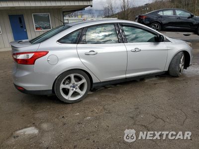 Trzecie zdjęcie samochodu z tyłu: 2014 FORD FOCUS TITANIUM VIN:1FADP3J2XEL222328 - miniatura