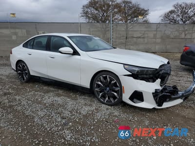 Czwarte zdjęcie samochodu z boku: 2024 BMW I5 EDRIVE 40 VIN:WBY33FK04RCR92576 - miniatura