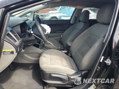Zdjęcie 7 z 13 samochodu: 2015 KIA FORTE LX VIN:KNAFK4A6XF5412997 - miniatura