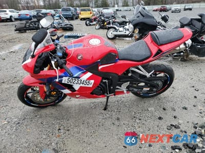 Trzecie zdjęcie samochodu z tyłu: 2023 HONDA CBR600 RR VIN:JH2PC40JXPK900044 - miniatura