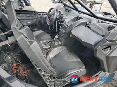 Piąte zdjęcie samochodu w środku: 2019 CAN-AM MAVERICK X3 X RS TURBO R VIN:3JBVXAW20KK000191 - miniatura