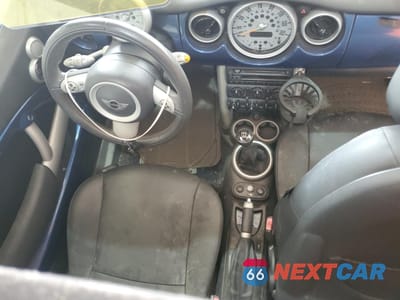 Zdjęcie 8 z 12 samochodu: 2005 MINI COOPER VIN:WMWRF33575TF62966 - miniatura