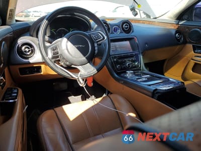 Zdjęcie 8 z 13 samochodu: 2011 JAGUAR XJ VIN:SAJWA1CBXBLV09848 - miniatura