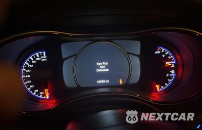 Zdjęcie 8 z 10 samochodu: 2018 JEEP GRAND CHEROKEE TRACKHAWK VIN:1C4RJFN90JCC31627 - miniatura