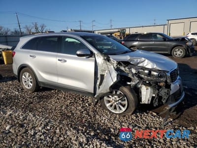 Czwarte zdjęcie samochodu z boku: 2019 KIA SORENTO L VIN:5XYPG4A39KG451628 - miniatura