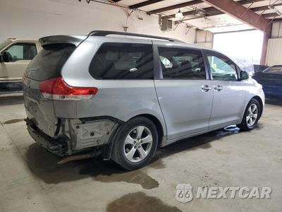 Trzecie zdjęcie samochodu z tyłu: 2014 TOYOTA SIENNA LE VIN:5TDKK3DC3ES451582 - miniatura