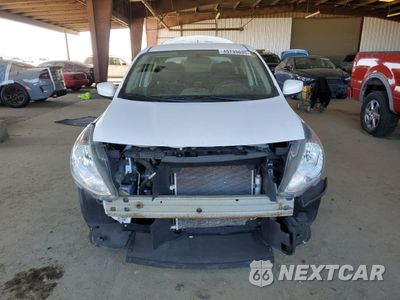 Piąte zdjęcie samochodu w środku: 2019 NISSAN VERSA S VIN:3N1CN7AP0KL878913 - miniatura