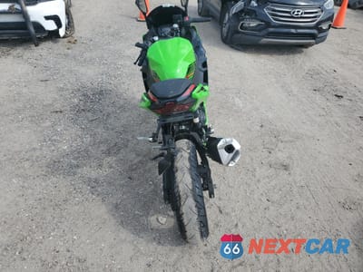 Czwarte zdjęcie samochodu z boku: 2023 KAWASAKI EX400 VIN:JKAEXKG18PDAR7928 - miniatura
