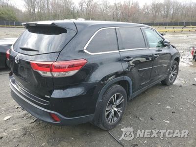 Trzecie zdjęcie samochodu z tyłu: 2019 TOYOTA HIGHLANDER LE VIN:5TDBZRFH7KS922023 - miniatura
