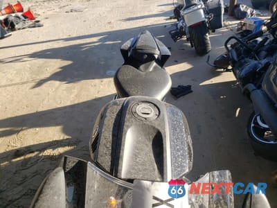 Piąte zdjęcie samochodu w środku: 2024 YAMAHA YZFR7 VIN:JYARM38E9RA009800 - miniatura