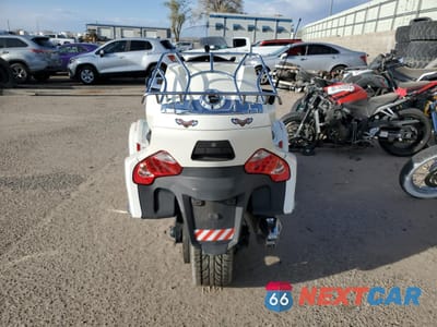 Czwarte zdjęcie samochodu z boku: 2017 CAN-AM SPYDER ROADSTER RT VIN:2BXNBDD26HV004839 - miniatura