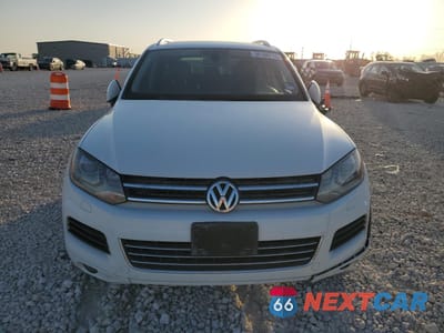 Piąte zdjęcie samochodu w środku: 2014 VOLKSWAGEN TOUAREG V6 TDI VIN:WVGEP9BP0ED001256 - miniatura