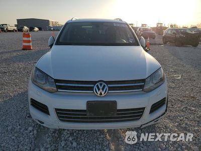 Piąte zdjęcie samochodu w środku: 2014 VOLKSWAGEN TOUAREG V6 TDI VIN:WVGEP9BP0ED001256 - miniatura