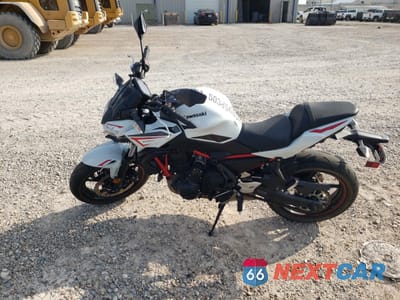 Trzecie zdjęcie samochodu z tyłu: 2022 KAWASAKI ER650 K VIN:ML5EREK16NDA58724 - miniatura