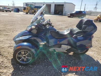 Trzecie zdjęcie samochodu z tyłu: 2010 CAN-AM SPYDER ROADSTER RTS VIN:2BXJBGC16AV000496 - miniatura