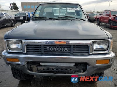 Piąte zdjęcie samochodu w środku: 1991 TOYOTA PICKUP 1/2 TON SHORT WHEELBASE DLX VIN:JT4RN01P5M0016558 - miniatura