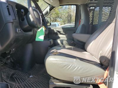 Zdjęcie 7 z 13 samochodu: 2017 CHEVROLET EXPRESS G2500 VIN:1GCWGAFF4H1271995 - miniatura