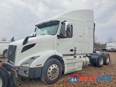 Drugie zdjęcie samochodu z przodu: 2020 VOLVO VNR SEMI TRUCK VIN:4V4WC9EG0LN267338 - miniatura