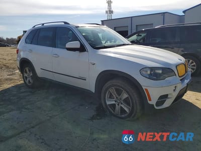 Czwarte zdjęcie samochodu z boku: 2013 BMW X5 XDRIVE35D VIN:5UXZW0C53D0B95158 - miniatura