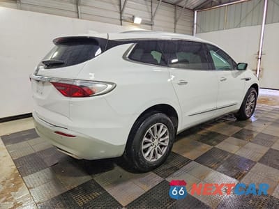Trzecie zdjęcie samochodu z tyłu: 2022 BUICK ENCLAVE PREMIUM VIN:5GAEVBKW6NJ131506 - miniatura