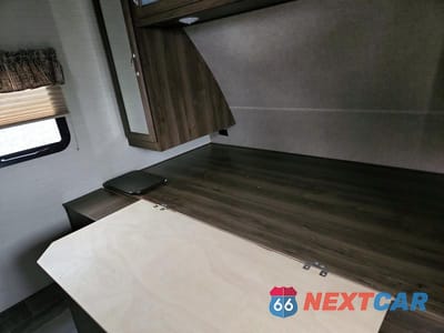 Piąte zdjęcie samochodu w środku: 2019 KEYSTONE BULLET CAMPER VIN:4YDT30824KT431305 - miniatura