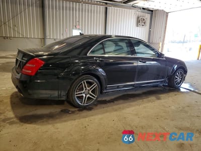 Trzecie zdjęcie samochodu z tyłu: 2013 MERCEDES-BENZ S 550 4MATIC VIN:WDDNG9EB1DA506586 - miniatura