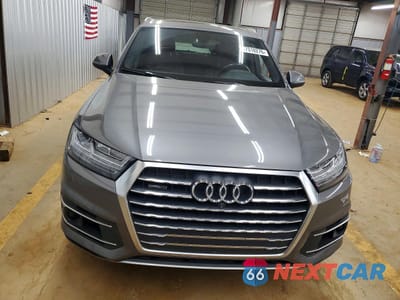 Piąte zdjęcie samochodu w środku: 2018 AUDI Q7 PREMIUM PLUS VIN:WA1LAAF70JD015686 - miniatura