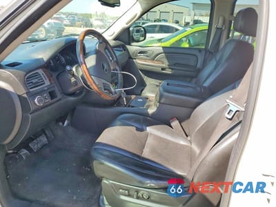 Zdjęcie 7 z 13 samochodu: 2009 GMC YUKON DENALI VIN:1GKFC03209R247806 - miniatura