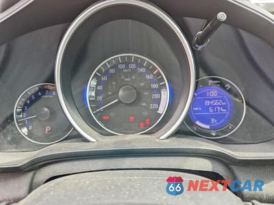 Zdjęcie 9 z 11 samochodu: 2015 HONDA FIT LX VIN:3HGGK5H51FM105966 - miniatura