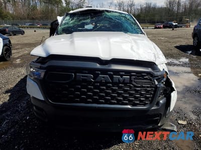 Piąte zdjęcie samochodu w środku: 2025 RAM 1500 TRADESMAN VIN:1C6SRECG0SN543348 - miniatura