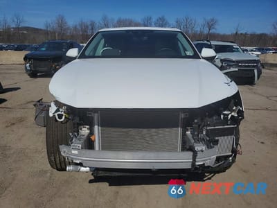 Piąte zdjęcie samochodu w środku: 2023 AUDI Q8 PREMIUM VIN:WA1AVBF19PD023694 - miniatura